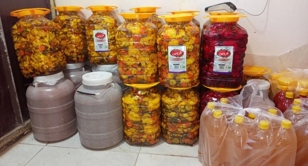 انواع ترشی خونگی و خوش طعم امسالی