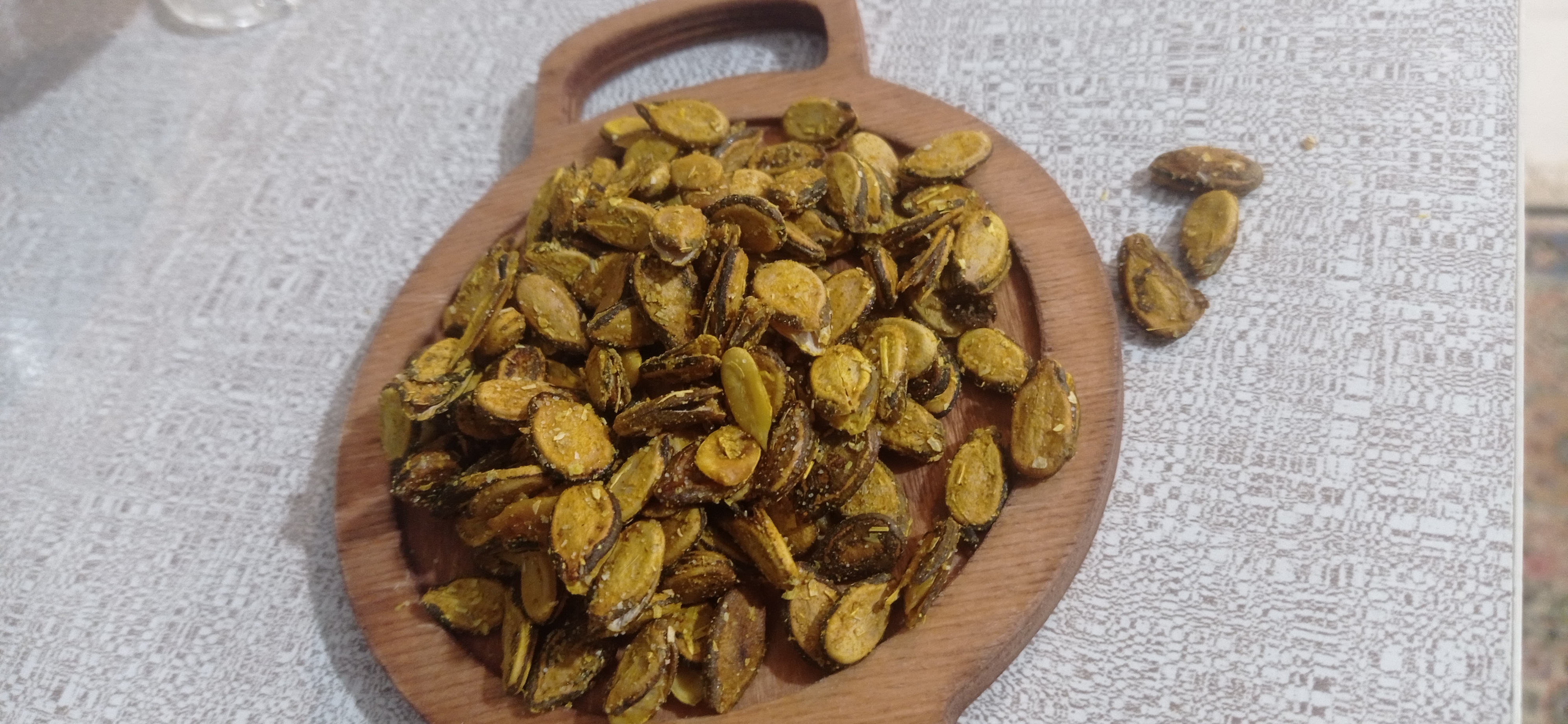 تخمه هندوانه با طعم گلپر یک کیلو