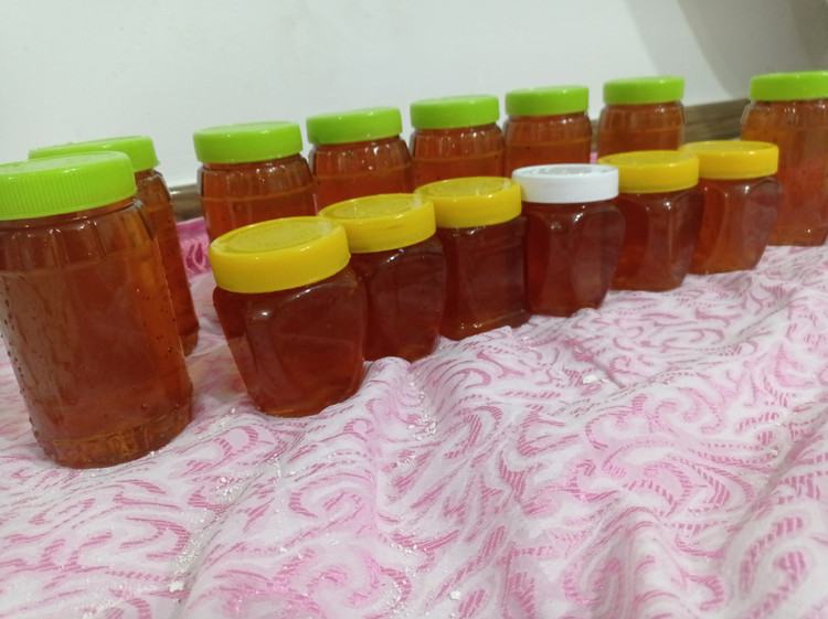 عسل درجه یک طبیعی با تضمین کیفیت و طعم عالی